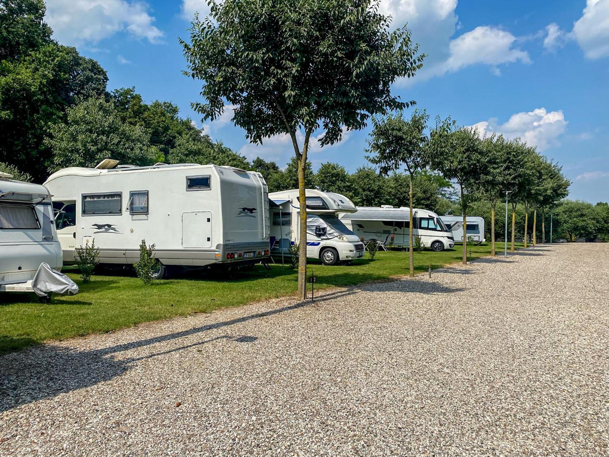 Seregner Agricamping & Homes - Adults Only 18 Monzambano Exterior foto
